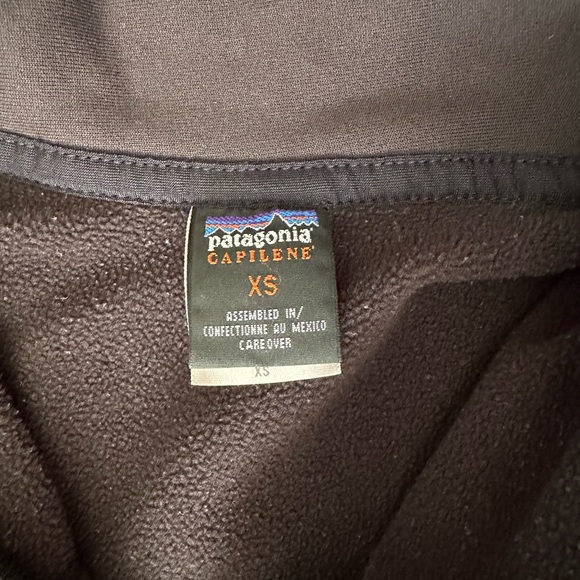 Pre-owned Patagonia Capilene 1/4 zip. Interior fleece. - Picture 3 of 4